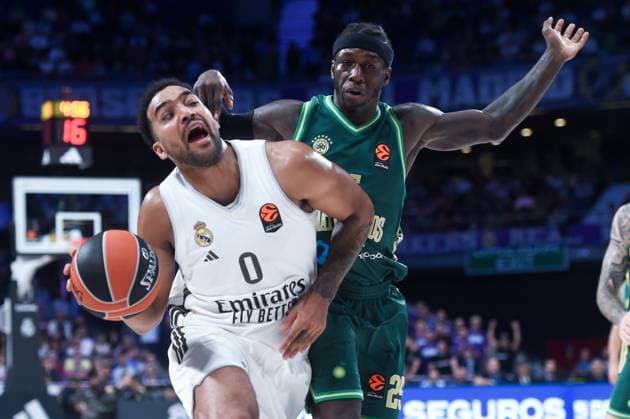 (251114) -- MADRID, Nov. 14, 2025 -- Trey Lyles (L) of Real Madrid vies with Kendrick Nunn of Panathinaikos Aktor Athens during the regular season 11th round of the Euroleague basketball match between Real Madrid of Spain and Panathinaikos Aktor Athens of Greece at Movistar Arena in Madrid, Spain, on Nov. 13, 2025. (Photo by Gustavo Valiente Xinhua) (SP)SPAIN-MADRID-BASKETBALL-EUROLEAGUE-REAL MADRID VS PANATHINAIKOS AKTOR ATHENS ChengxMin 