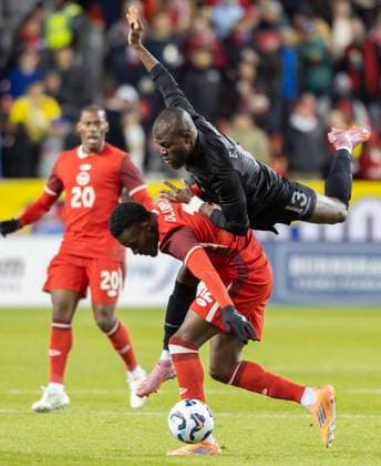 (251114) -- TORONTO, Nov. 14, 2025 -- Tani Oluwaseyi (bottom) of Canada vies with Enner Valencia Lastra of Ecuador during a friendly football match between Canada and Ecuador at BMO Field in Toronto, Canada, on Nov. 13, 2025. (Photo by Xinhua) (SP)CANADA-TORONTO-FOOTBALL-FRIENDLY MATCH-CANADA VS ECUADOR ZouxZheng 