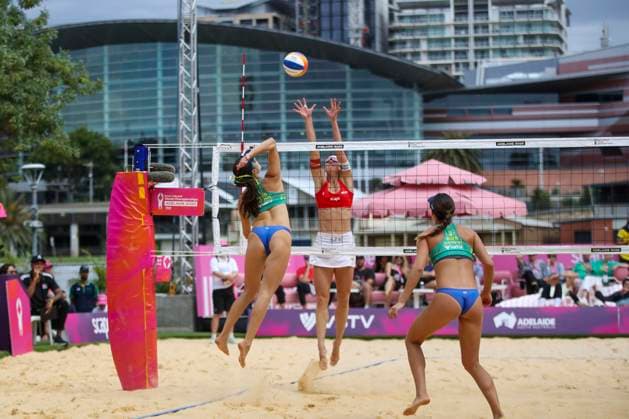 Beach volleyball, Beachvolleyball WORLD CHAMPIONSHIPS, Dorina Klinger & Ronja Klinger (AUT) vs Elizabeth Alchin & Georgia Johnson (AUS) during The Beach Volleyball World Championships at Pinky Flat in Adelaide, Thursday, November 13, 2025. ( NO ARCHIVING, EDITORIAL USE ONLY ADELAIDE SOUTH AUSTRALIA AUSTRALIA  Copyright: xMATTxTURNERx 20251114193432445341