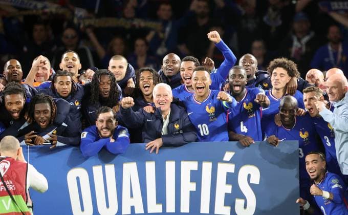 L Ã quipe de France bat l Ukraine 4-0 et se qualifie pour le mondial 2026 La sÃ lection francaise de football a validÃ sa qualification pour la phase finale de la Coupe du monde 2026 grÃ¢ce Ã son large succes face Ã l™Ukraine (4-0), jeudi soir au Parc des Princes Ã Paris, lors de la 5áµ‰ journÃ e des Ã liminatoires europÃ ens (groupe D). The French national football team secured its qualification for the final phase of the 2026 World Cup thanks to its large victory over Ukraine (4 0) on Thursday evening at the Parc des Princes in Paris, during the 5th matchday of the European qualifiers (Group  Copyright: xDavidxKerx