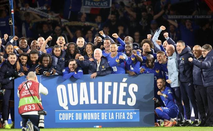 L Ã quipe de France bat l Ukraine 4-0 et se qualifie pour le mondial 2026 La sÃ lection francaise de football a validÃ sa qualification pour la phase finale de la Coupe du monde 2026 grÃ¢ce Ã son large succes face Ã l™Ukraine (4-0), jeudi soir au Parc des Princes Ã Paris, lors de la 5áµ‰ journÃ e des Ã liminatoires europÃ ens (groupe D). The French national football team secured its qualification for the final phase of the 2026 World Cup thanks to its large victory over Ukraine (4 0) on Thursday evening at the Parc des Princes in Paris, during the 5th matchday of the European qualifiers (Group  Copyright: xDavidxKerx