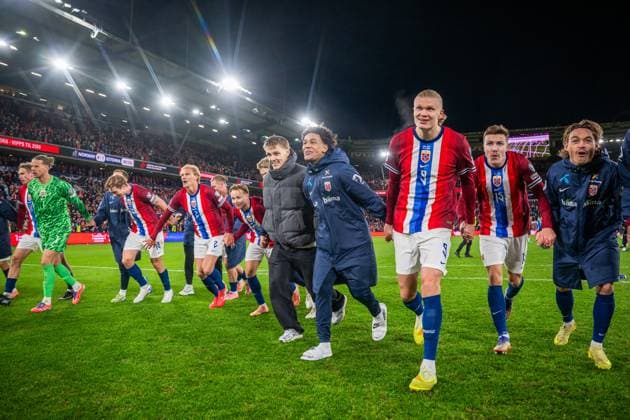 251113 Goalkeeper orjan Haskjold Nyland, Morten Thorsby, Andreas Schjelderup, Martin odegaard, Oscar Bobb, Erling Braut Haaland, Fredrik AndrÃ Bjorkan, Patrick Berg and players of Norway celebrate after the FIFA World Cup Qualifier football match between Norway and Estonia on November 13, 2025 in Oslo Photo Vegard Grott BILDBYRAN kod VG VG0831 bbeng fotball football soccer fotboll fifa world cup qualifiers european qualifiers 2026 uefa world cup qualifiers vm kvalifisering vm kvalik vm kval norge norway estland estonia jubel  Copyright: VEGARDxGRoTT BB251113VG125