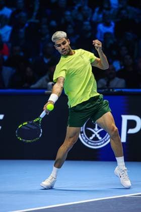 Nitto ATP, Tennis Herren Finals 2025 - Day 5 Carlos Alcaraz of Spain plays in the Men s Singles Round match against Lorenzo Musetti of Italy during day five of the Nitto ATP Finals 2025 at Inalpi Arena in Turin, Italy, on November 13, 2025. Turin Turin Portugal  Copyright: xMiguelxReisx originalFilename:reis-notitle251113_npCoE.jpg