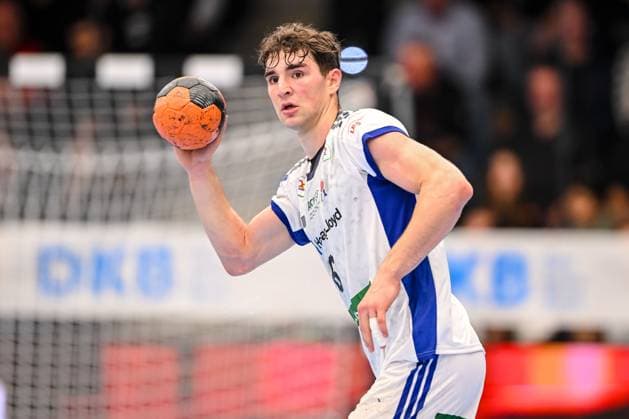 Goeppingen, Deutschland, 13.11.25: Elias Kofler (HSV Hamburg) in Aktion, am Ball, Einzelaktion waehrend des Daikin Handball Bundesliga Spiels zwischen FRISCH AUF! Goeppingen vs HSV Hamburg in der EWS Arena am 13. November 2025 in Goeppingen, Deutschland. (Foto von Harry Langer DeFodi Images) Goeppingen, Germany, 13.11.25: Elias Kofler (HSV Hamburg) controls the Ball during the Daikin Handball Bundesliga match between FRISCH AUF! Goeppingen vs HSV Hamburg at EWS Arena on November 13, 2025 in Goeppingen, Germany. (Photo by Harry Langer DeFodi Images) (Photo by Harry Langer DeFodi Images) Goeppingen, Germany, 13 11 25 Elias Kofler HSV Hamburg in action, on the ball, single action during the Daikin Handball Bundesliga match between FRISCH AUF Goeppingen vs HSV Hamburg at EWS Arena on November 13, 2025 in Goeppingen, Germany Photo by Harry Langer DeFodi Images Goeppingen, Germany, 13 11 25 Elias Kofler HSV Hamburg controls the Ball during the Daikin Handball Bundesliga match between FRISCH AUF Goeppingen vs HSV Hamburg at EWS Arena on November 13, 2025 in Goeppingen, Germany Photo by Harry Langer DeFodi Images Photo by Harry Langer DeFodi Images