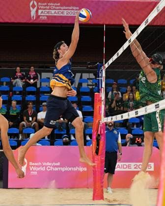 251114 Sweden™s Jacob Nilsson Holting and Elmer Andersson during their victorious first group game against Australia™s Hood Merritt during The Beach Volleyball World Championships November 14, 2025 in Adelaide, Australia Photo Michael Errey BILDBYRAN volleyboll volleyball beachvolley beach volleyball world championships sverige australien national team sweden herr  Copyright: MICHAELxERREY BB251114BB149