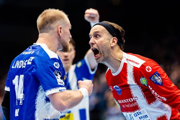 13 11 2025, GER, Handball, Men, Season 25 26, Daikin 1 Bl, 12 Matchday ThSV Eisenach TVB Stuttgart Matija Spikic ThSV Eisenach,1 2, Peter Walz ThSV Eisenach,14 99817 Eisenach Werner Assmann Halle Am Sportp Thueringen Germany