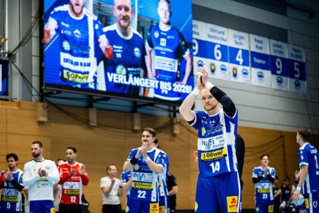 13 11 2025, GER, Handball, Men, Season 25 26, Daikin 1 Bl, 12 Matchday ThSV Eisenach TVB Stuttgart Peter Walz ThSV Eisenach,14 extends his contract with ThSV Eisenach until 2028 99817 Eisenach Werner Assmann Halle Am Sportp Thueringen Germany