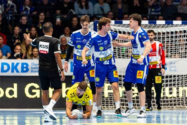13 11 2025, GER, Handball, Men, Season 25 26, Daikin 1 Bl, 12 Matchday ThSV Eisenach TVB Stuttgart Antonio Serradilla TVB Stuttgart , Stephan Seitz ThSV Eisenach,44 , Tillman Leu ThSV Eisenach,99 99817 Eisenach Werner Assmann Halle Am Sportp Thueringen Germany