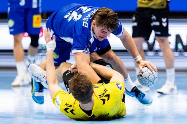 13 11 2025, GER, Handball, Men, Season 25 26, Daikin 1 Bl, 12 Matchday ThSV Eisenach TVB Stuttgart Samuel Roethlisberger TVB Stuttgart , Felix Aellen ThSV Eisenach,22 99817 Eisenach Werner Assmann Halle Am Sportp Thueringen Germany