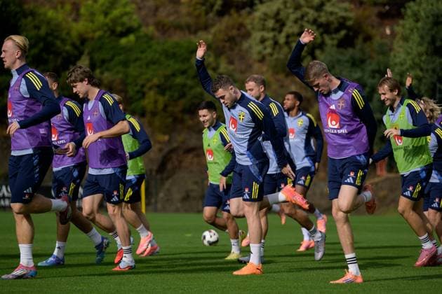 251114 Gabriel Gudmundsson and Alexander Bernhardsson of the Swedish national football team during a training session on November 14, 2025 in Marbella Photo Joel Marklund BILDBYRAN kod JM JM0749 bbeng fotboll football soccer fotball vm kval fifa world cup qualifier träning practice training sverige sweden sverige a  Copyright: JOELxMARKLUND BB251114JM002