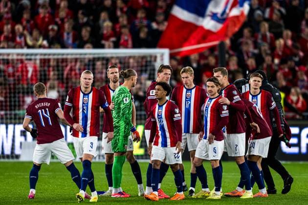 251113 Erling Braut Haaland, Kristoffer Ajer, Sander Berge, Torbjorn Heggem, Patrick Berg and David Moller Wolfe of Norway ahead of the FIFA World Cup, WM, Weltmeisterschaft, Fussball Qualifier football match between Norway and Estonia on November 13, 2025 in Oslo. Photo: Marius Simensen BILDBYRAN COP 238 VG0831 bbeng estland estonia european qualifiers 2026 fifa world cup qualifiers football fotball fotboll norge norway soccer uefa world cup qualifiers vm kval vm kvalik vm-kvalifisering *** 251113 Erling Braut Haaland, Kristoffer Ajer, Sander Berge, Torbjorn Heggem, Patrick Berg and David Moller Wolfe of Norway ahead of the FIFA World Cup Qualifier football match between Norway and Estonia on November 13, 2025 in Oslo Photo Marius Simensen BILDBYRAN COP 238 VG0831 bbeng estland estonia european qualifiers 2026 fifa world cup qualifiers football fotball norway soccer uefa world cup qualifiers vm kval vm kvalik vm kvalifisering  Copyright: MARIUSxSIMENSEN BB251113ZR014