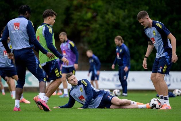 251114 Gabriel Gudmundsson of the Swedish national football team during a training session on November 14, 2025 in Marbella Photo Joel Marklund BILDBYRAN code JM JM0749 bbeng fotboll football soccer fotball vm kval fifa world cup qualifier träning practice training sverige sweden sverige a  Copyright: JOELxMARKLUND BB251114JM006