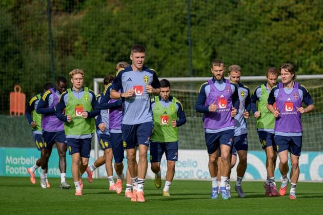 251114 Emil Holm, Jesper Karlström and Mattias Svanberg of the Swedish national football team during a training session on November 14, 2025 in Marbella Photo Joel Marklund BILDBYRAN kod JM JM0749 bbeng fotboll football soccer fotball vm kval fifa world cup qualifier träning practice training sverige sweden sverige a  Copyright: JOELxMARKLUND BB251114JM022
