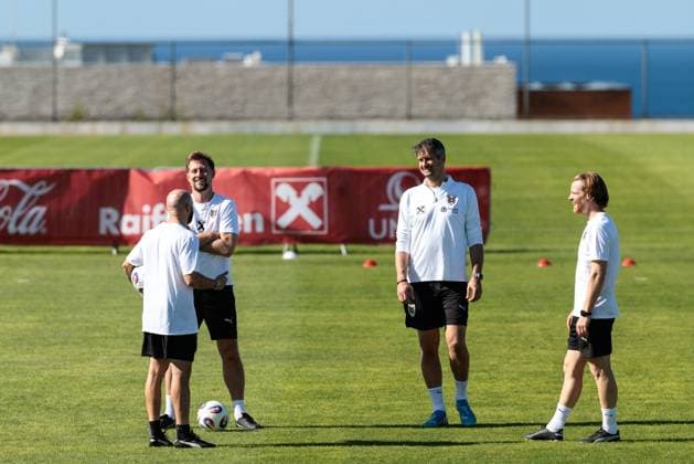 SOCCER - FIFA WC quali, CYP vs AUT PAPHOS,CYPRUS,14.NOV.25 - FIFA World Cup, WM, Weltmeisterschaft, Fussball 2026, European Qualifiers, group stage, OEFB international match, Länderspiel, Nationalmannschaft Cyprus vs Austria, preview, training AUT. Image shows assistant coach Onur Cinel, assistant coach Lars Kornetka, goal keeper coach Michael Gspurning and assistant goal keeper coach Thomas Vollnhofer (AUT). GEPAxpictures xArminxRauthner