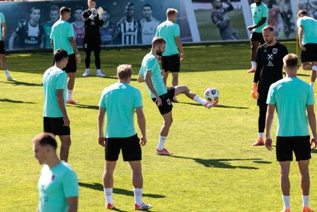SOCCER - FIFA WC quali, CYP vs AUT PAPHOS,CYPRUS,14.NOV.25 - FIFA World Cup, WM, Weltmeisterschaft, Fussball 2026, European Qualifiers, group stage, OEFB international match, Länderspiel, Nationalmannschaft Cyprus vs Austria, preview, training AUT. Image shows Konrad Laimer, Alexander Schlager (AUT) and the team of AUT. GEPAxpictures xArminxRauthner
