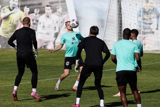 SOCCER - FIFA WC quali, CYP vs AUT PAPHOS,CYPRUS,14.NOV.25 - FIFA World Cup, WM, Weltmeisterschaft, Fussball 2026, European Qualifiers, group stage, OEFB international match, Länderspiel, Nationalmannschaft Cyprus vs Austria, preview, training AUT. Image shows Marco Gruell and the team of AUT. GEPAxpictures xArminxRauthner