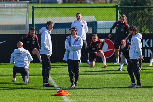 Turkiye prepares for fifth Group E match against Bulgaria ISTANBUL, TURKIYE - NOVEMBER 14: Head coach of Turkiye Vincenzo Montella leads the training session of Turkiye’s National Football Team for tomorrow s match against Bulgaria in Bursa, their fifth match in Group E of the 2026 FIFA World Cup, WM, Weltmeisterschaft, Fussball European Qualifiers in Istanbul, Turkiye on November 14, 2025. Adem Kutucu Anadolu Istanbul Turkey. Editorial use only. Please get in touch for any other usage.  Copyright: x2025xAnadoluxAdemxKutucux