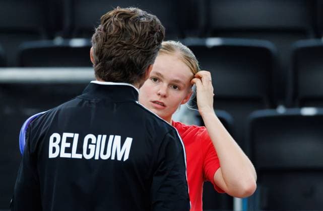 team captain Wim Fissette and Jeline Vandromme pictured during a training session of the Belgian tennis players competing in the upcoming Billie Jean King Cup Play-offs, on Friday 14 November 2025 in Ismaning, Germany. This weekend Belgium will meet Germany and Turkey. PHOTO BENOITxDOPPAGNE  x141528135x