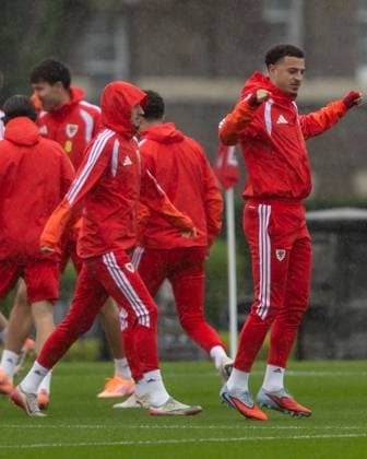 Wales Training David Brooks (L) and Ethan Ampadu (R) warm up during the Wales Training session at The Vale Resort, Hensol UK Newspapers OUT Copyright: xKaraxThomasx FIL-22498-0006