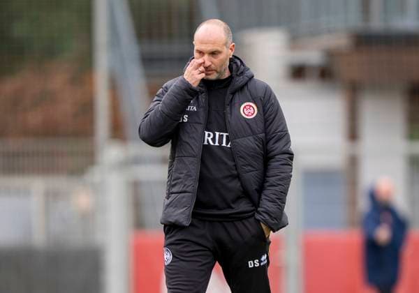 Daniel Scherning SV Wehen Wiesbaden, Coach SV Wehen Wiesbaden Sportfreunde Siegen 14 11 2025 Soccer, Test match regional league, SV Wehen Wiesbaden Sportfreunde Siegen, GER, Taunusstein, NLZ Halberg Copyright: HMBxMedia xMarcoxBader