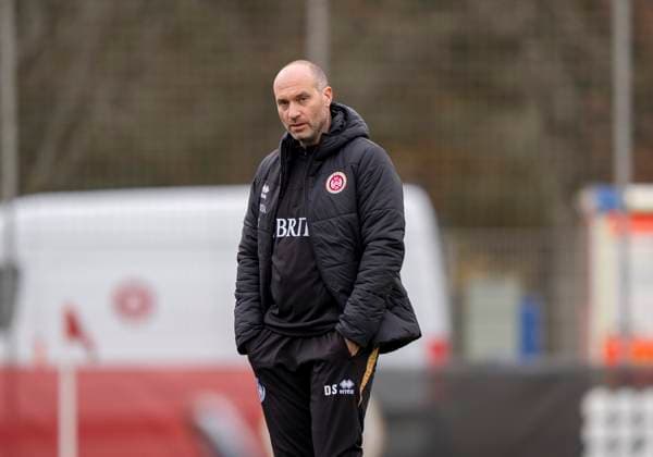 Daniel Scherning SV Wehen Wiesbaden, Coach SV Wehen Wiesbaden Sportfreunde Siegen 14 11 2025 Soccer, Test match regional league, SV Wehen Wiesbaden Sportfreunde Siegen, GER, Taunusstein, NLZ Halberg Copyright: HMBxMedia xMarcoxBader