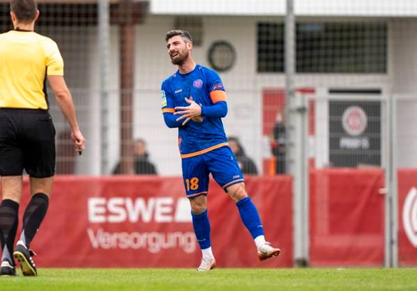 Arif Gueclue Sportfreunde Siegen, 18 annoys SV Wehen Wiesbaden Sportfreunde Siegen 14 11 2025 Soccer, Test match regional league, SV Wehen Wiesbaden Sportfreunde Siegen, GER, Taunusstein, NLZ Halberg Copyright: HMBxMedia xMarcoxBader