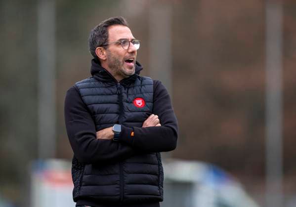 Boris Schommers Sportfreunde Siegen, Coach SV Wehen Wiesbaden Sportfreunde Siegen 14 11 2025 Soccer, Test match regional league, SV Wehen Wiesbaden Sportfreunde Siegen, GER, Taunusstein, NLZ Halberg Copyright: HMBxMedia xMarcoxBader