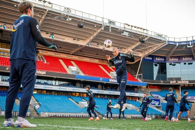 251114 Leo ostigard of the Norwegian national football team during a training session on November 14, 2025 in Oslo Photo Vegard Grott BILDBYRAN kod VG VG0832 bbeng fotball football soccer fotboll fifa world cup qualifiers vm kvalifisering vm kvalik vm kval norway trening träning training practice  Copyright: VEGARDxGRoTT BB251114VG005