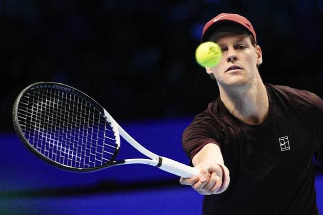Italy s Jannik Sinner returns the ball to United States™ Ben Shelton the singles tennis match of the ATP, Tennis Herren World Tour Finals at the Inalpi Arena in Turin, Italy - Friday, Nov. 14, 2025. -  Copyright: xMarcoxAlpozzi LaPressex