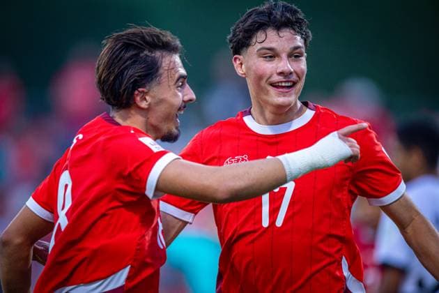 Football FIFA U17, U 17 World Cup Qatar 2025 Switzerland vs Egypt round of 16, match 80 Ethan Bruchez Switzerland, 17 Joy, emotions, jubilation Adrien Llukes Switzerland, 18 Copyright: xRedhaxHosnixSegganix