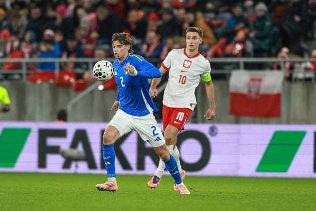Fußball, U21 EM Quali, Polen - Italien 14.11.2025 SZCZECIN , STADION IM. FLORIANA KRYGIERA PILKA NOZNA (FOOTBALL) UEFA ELIMINACJE MISTRZOSTW EUROPY U21, U 21 (UEFA UNDER 21 CHAMPIONSCHIP QUALIFYING ROUND ) MECZ POLSKA - WLOCHY ( POLAND - ITALY ) NZ (L) MARCO PALESTRA , (R) TOMSZ PIENKO FOTO JAKUB PIASECKI CYFRASPORT NEWSPIX.PL --- newspix.pl 