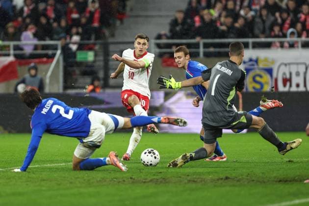 Fußball, U21 EM Quali, Polen - Italien 14.11.2025 SZCZECIN , STADION IM. FLORIANA KRYGIERA PILKA NOZNA (FOOTBALL) UEFA ELIMINACJE MISTRZOSTW EUROPY U21, U 21 (UEFA UNDER 21 CHAMPIONSCHIP QUALIFYING ROUND ) MECZ POLSKA - WLOCHY ( POLAND - ITALY ) NZ STRZELA TOMSZ PIENKO (L) MARCO PALESTRA (R)COMUZZO LORENZO PALMISANI FOTO JAKUB PIASECKI CYFRASPORT NEWSPIX.PL --- newspix.pl 