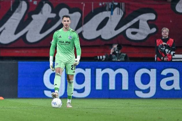 13 11 2025, Football, Test match, Season 2025 2026, Twente Enschede FC Schalke 04, Goalkeeper Justin Heekeren FC Schalke 04 xRHR PHOTO YYx Copyright: KROEGER RHR-FOTOx RHR-FOTO YY