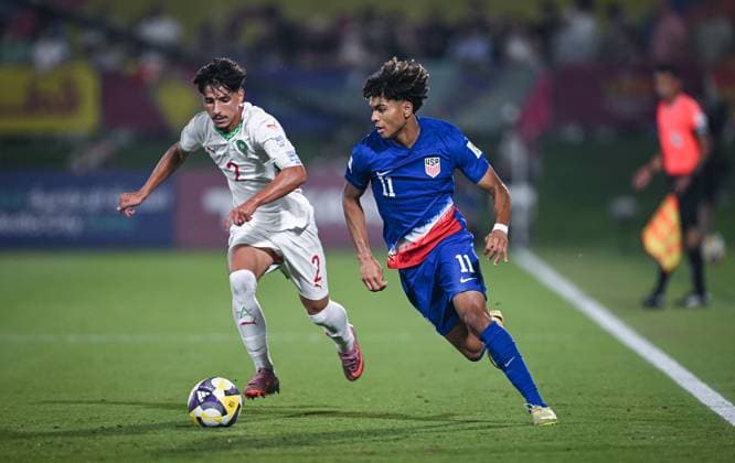 Football, Junior U 17 World Cup 2025 Doha Qatar Round of 16 14 11 2025 Match 76 USA Morocco Mathis Albert right, USA Borussia Dortmund v Hamza Bouhaddi left, Morocco
