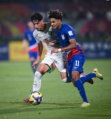 Football, Junior U 17 World Cup 2025 Doha Qatar Round of 16 14 11 2025 Match 76 USA Morocco Mathis Albert right, USA Borussia Dortmund v Hamza Bouhaddi left, Morocco
