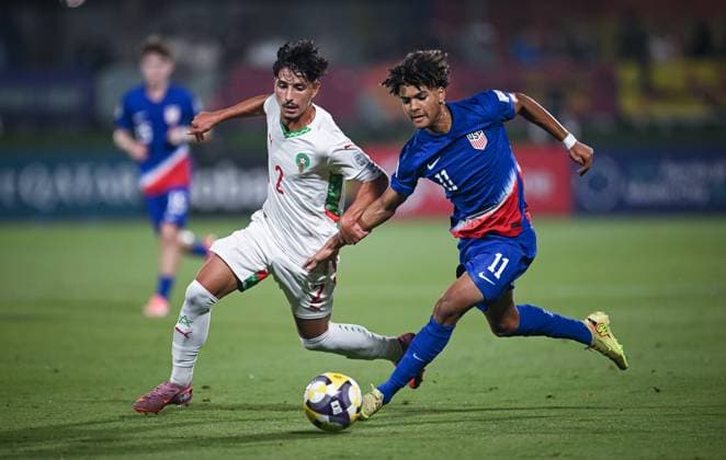 Football, Junior U 17 World Cup 2025 Doha Qatar Round of 16 14 11 2025 Match 76 USA Morocco Mathis Albert right, USA Borussia Dortmund v Hamza Bouhaddi left, Morocco