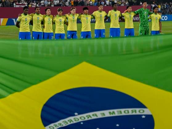 Fußball, U17 WM, Brasilien - Paraguay Brazil v Paraguay : Round of 32- FIFA U-17 World Cup Qatar 2025 Starting players of Brazil line up prior to the FIFA U-17 World Cup Qatar 2025 Round of 32 match between Brazil and Paraguay in Doha, Qatar, on November 14, 2025. DOHA Qatar Copyright: xNOUSHADxTHEKKAYILx