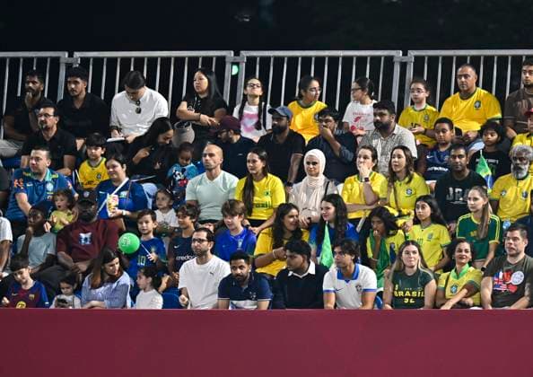 Fußball, U17 WM, Brasilien - Paraguay Brazil v Paraguay : Round of 32- FIFA U-17 World Cup Qatar 2025 Fans of Brazil during the FIFA U-17 World Cup Qatar 2025 Round of 32 match between Brazil and Paraguay in Doha, Qatar, on November 14, 2025. DOHA Qatar Copyright: xNOUSHADxTHEKKAYILx
