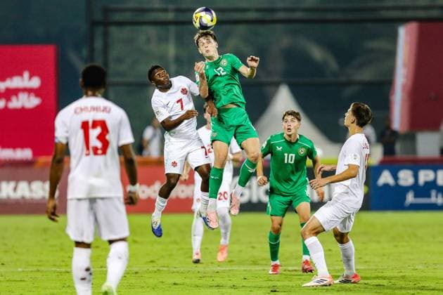 Fußball, U17 WM, Irland - Kanada 2025 FIFA Under 17 World Cup Round Of 32, Aspire Zone Pitch 4, Doha, Qatar 14 11 2025 Republic of Ireland vs Canada Canada s Shola Jimoh and Ireland s Ryan Butler Shola Jimoh and Ryan Butler 14 11 2025  Copyright: x INPHOx IMG_0059
