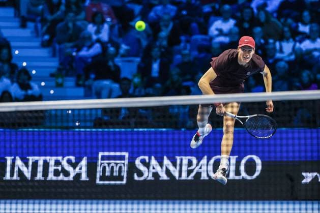 Jannik Sinner of Italy vs Ben Shelton of United States Nitto ATP FINALS 2025 Turin 14 11 2025 Jannik Sinner of Italy seen in actions during Men s Singles Group Stage match against Ben Shelton of United States on day six of the Nitto ATP Finals 2025 at Inalpi Arena in Turin Copyright: xBEAUTIFULxSPORTS Carabellix