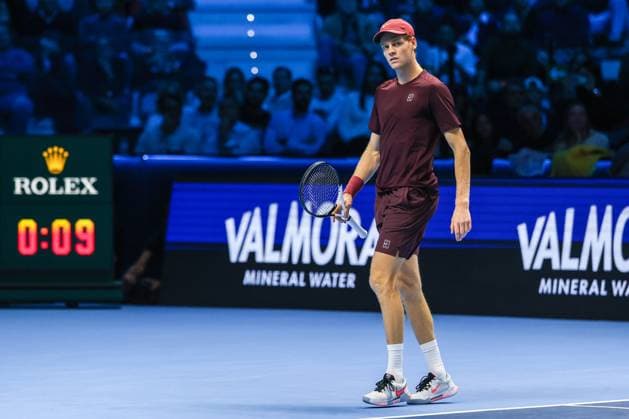 Jannik Sinner of Italy vs Ben Shelton of United States Nitto ATP FINALS 2025 Turin 14 11 2025 Jannik Sinner of Italy looks on during Men s Singles Group Stage match against Ben Shelton of United States on day six of the Nitto ATP Finals 2025 at Inalpi Arena in Turin Copyright: xBEAUTIFULxSPORTS Carabellix