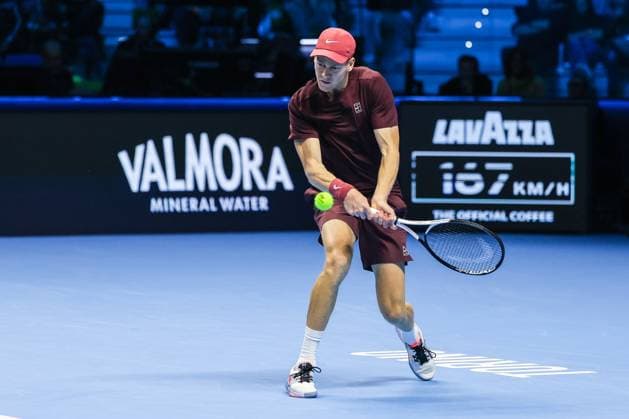 Jannik Sinner of Italy vs Ben Shelton of United States Nitto ATP FINALS 2025 Turin 14 11 2025 Jannik Sinner of Italy seen in actions during Men s Singles Group Stage match against Ben Shelton of United States on day six of the Nitto ATP Finals 2025 at Inalpi Arena in Turin Copyright: xBEAUTIFULxSPORTS Carabellix