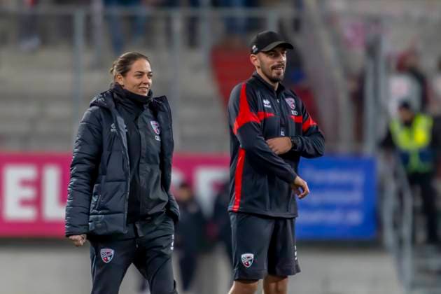 Ingolstadt, Germany 14 November 2025 Toto Cup 1 4 Final 2025 2026 FC Ingolstadt 04 vs SSV Jahn Regensburg In the picture from left coach Sabrina Wittmann FCI and Nico Antonitsch FCI Audi Sportpark Bayern Copyright: xFotostandx xSchäferx