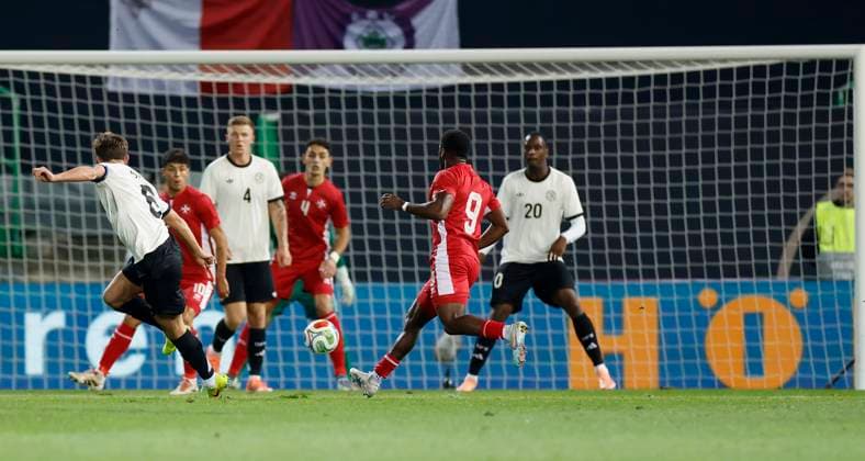 From left to right Tom Bischof Germany, Goal scored, scores the goal to 1 0 celebrate the goal November 14, 2025, Football, U21 European Championship Qualification, Germany Malta, GER, Fuerth, Sportpark Ronhof Copyright: HMBxMedia xHeikoxBecker