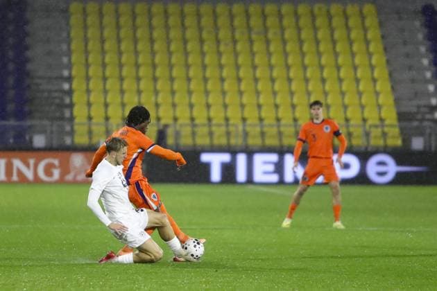 LEEUWARDEN , 14-11-2025 , Stadium Kooi , season 2025 2026 , UEFA European U21, U 21 Football 2025 , Qualifying round - Matchday 6 , match between Netherlands and Slovenia , Pictures shows Netherlands U21 player Jayden Addai and Slovenia U21 player Nino Milic Netherlands - Slovenia (u21)  x32018713x Copyright: