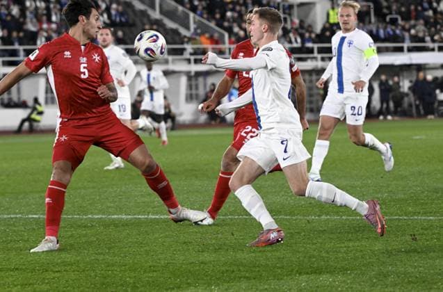 Malta s Kurt Shaw (L) and Zach Muscat try to stop Finland s attack of Benjamin Källman (background), Oliver Antman (7) and Joel Pohjanpalo (R) during the FIFA World Cup, WM, Weltmeisterschaft, Fussball 2026 Group G European qualification football match between Finland and Malta in Helsinki, Finland, on November 14, 2025. Helsinki Finland LKFTJK20251114191354TEYW  Copyright: xHeikkixSaukkomaax LKFTJK20251114191354TEYW