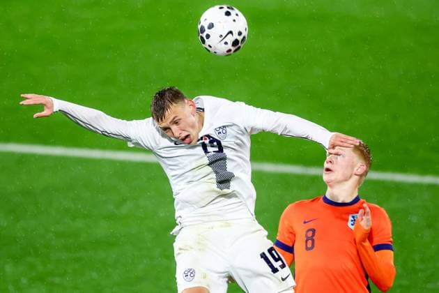 2025-11-14 Netherlands U21, U 21 v Slovenia U21 - UEFA European Under-21 Championship Qualifying LEEUWARDEN, NETHERLANDS - NOVEMBER 14: Leo Rimac of Slovenia U21 battles for the ball with Kees Smit of Netherlands U21 during the UEFA European Under-21 Championship Qualifying match between Netherlands U21 and Slovenia U21 at Kooi Stadion on November 14, 2025 in Leeuwarden, Netherlands. Leeuwarden Kooi Stadion Netherlands Content not available for redistribution in The Netherlands directly or indirectly through any third parties. Copyright: xPieterxvanxderxWoudex