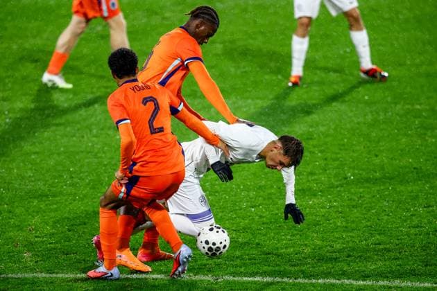 2025-11-14 Netherlands U21, U 21 v Slovenia U21 - UEFA European Under-21 Championship Qualifying LEEUWARDEN, NETHERLANDS - NOVEMBER 14: Luka Topalovic of Slovenia U21 battles for the ball with Ezechiel Banzuzi of Netherlands U21 and Marvin Young of Netherlands U21 during the UEFA European Under-21 Championship Qualifying match between Netherlands U21 and Slovenia U21 at Kooi Stadion on November 14, 2025 in Leeuwarden, Netherlands. Leeuwarden Kooi Stadion Netherlands Content not available for redistribution in The Netherlands directly or indirectly through any third parties. Copyright: xPieterxvanxderxWoudex
