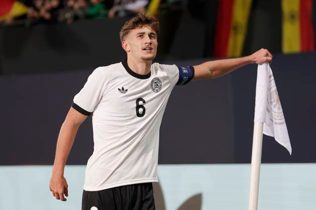 From left to right Torschuetze, Scorer Tom Bischof Germany, 6 , Cheers after the goal to 1 0, cheering, cheering, cheering, cheering, Cheers after the goal, cheering, celebrated, cheers, cheering, emotions November 14, 2025, Football, U21 European Championship Qualification, Germany Malta, GER, Fuerth, Sportpark Ronhof Copyright: HMBxMedia xHeikoxBecker