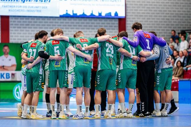 Welcome of the teams GER, GWD Minden vs SC DHfK Leipzig, Handball, 1 Bundesliga, Matchday 12, Season 2025 2026, 14 11 2025 GER, GWD Minden vs SC DHfK Leipzig, Handball, 1 Bundesliga, Matchday 12, Season 2025 2026, 14 11 2025 Luebbecke Copyright: xEibner-Pressefoto JanxRollingerx EP_JSK